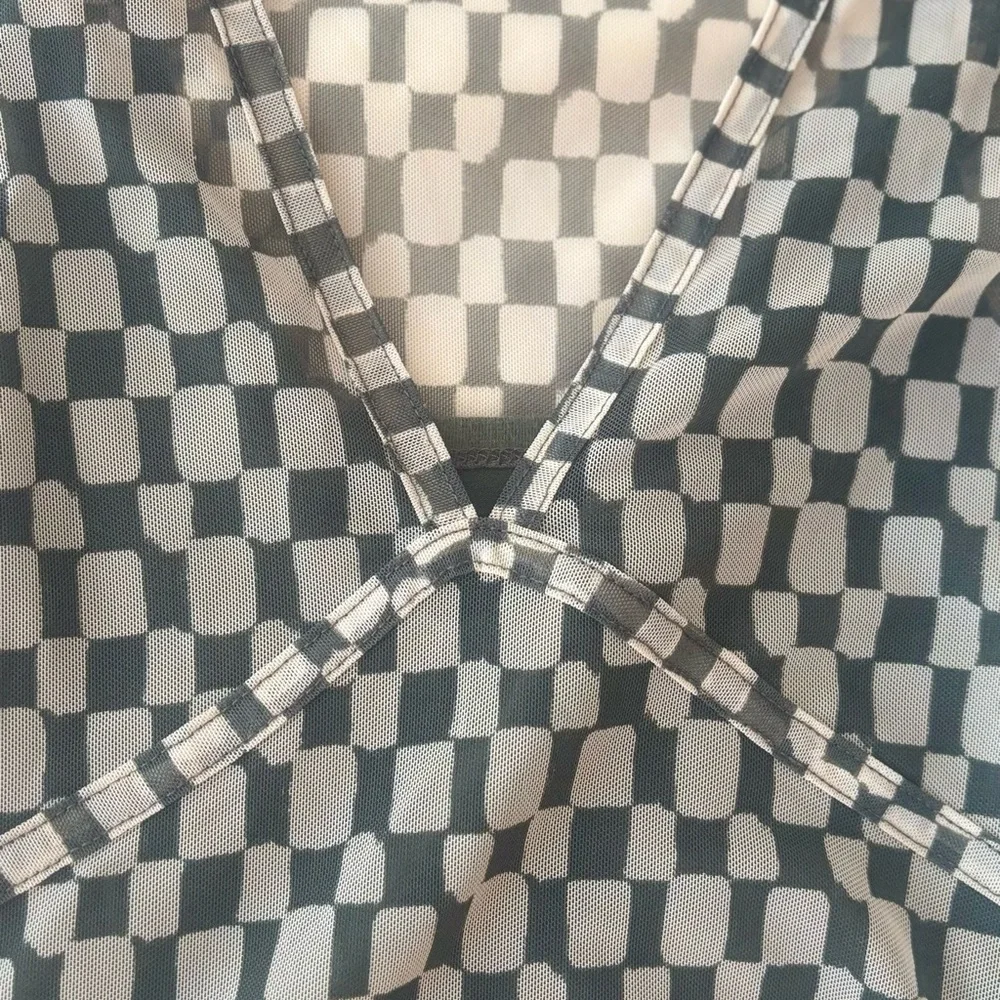 Abercrombie & Fitch Checkered Mesh Crop Top - Picture 6 of 11